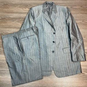 Giorgio Armani Grey/Silver Sharkskin Suit 44R